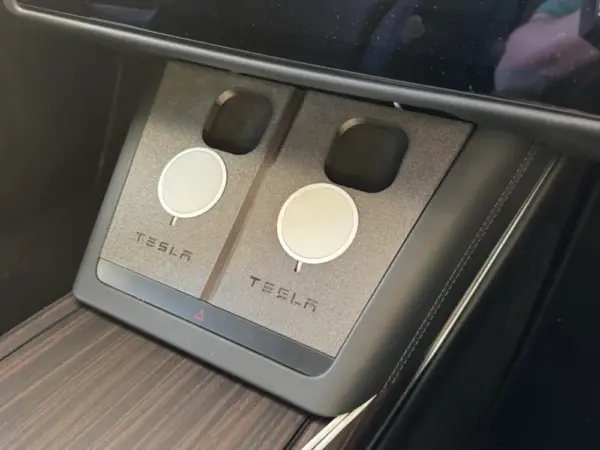 Dual magsafe oplader plade til Iphone 15/16 - Tesla model S
