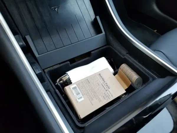 Tesla model 3 center konsol opbevaring - Billede 2